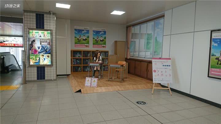 高木同学与京成电铁联动！车站再现教室场景展示等身大高木