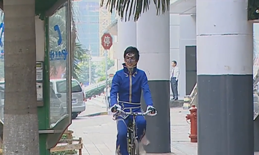 巴啦啦小魔仙：游乐骑自行车的时候，千万不要打开弹幕，小心笑岔气！