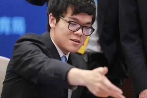 柯洁宣布跨界自走棋，直冲微博热搜第二名，目标百万奖金